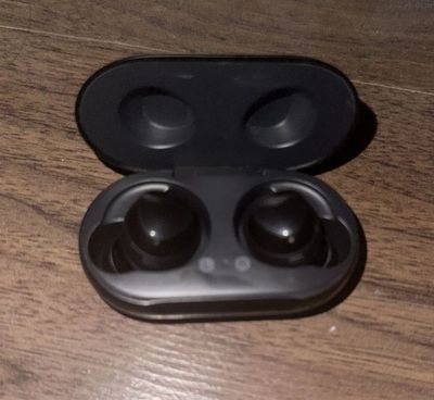Samsung buds E8D1
