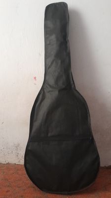 gitara akustic yangi chexoli bor