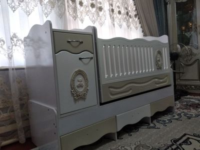 Продаётся детская кроватка