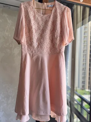 Персиковое платье с вышивкой. Размер 40.