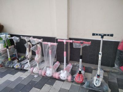 Продается детский самокаты
