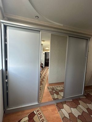 Продается прихожка шкаф