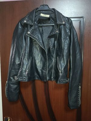 Продаются женские вещи любая из них 5.000 сум.
