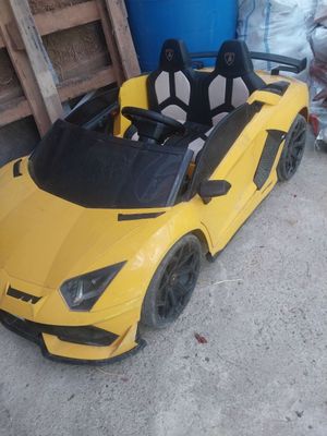Lambogini mashinasi bolalar uchun