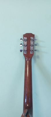 Gitara sotiladi holati zur chixoli bor