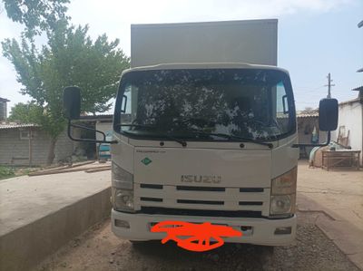 ISUZU 2009 srochno sotiladi