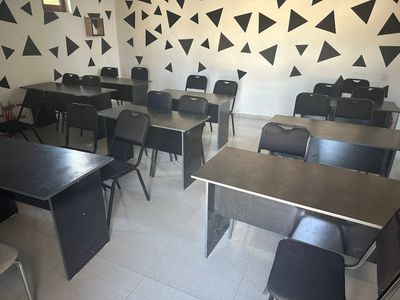 Stol-stullar sotuvda. 1 ta komplekt 2 ta komplekt.
