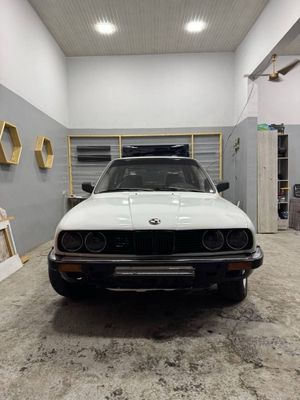 BMW 325 Белая Мотор 2 литровый м20