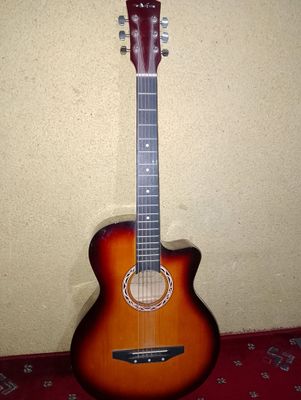 Gitara sotiladi