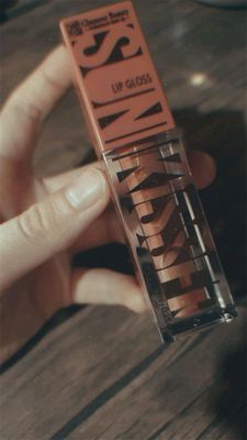 lip GLOSS