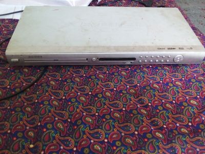 DVD player sotiladi