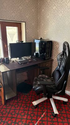 Компьютер и стол