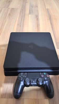 Продаётся PS 4 Slim 1Tb