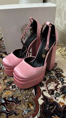 Versaci tufli 300.000