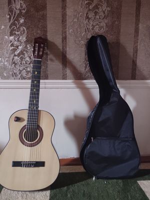 gitara sotiladi ishlatishga tayyor soz holatda