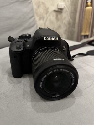 Canon EOS 700D камера