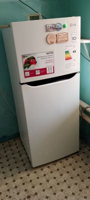 Lg xaladelnik sotiladi srochno