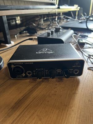 Звуковая карта Zvukavoy karta audio karta Behringer umc22
