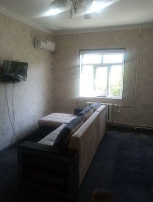 Яккасарой туманида квартира арендага берилади қизлага оилага