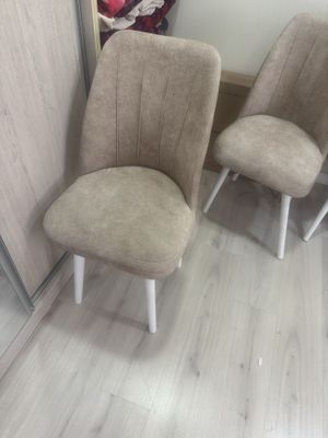 6 стул. 100$. Сама покупала дорого.