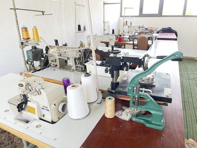 Jeansi tikuv sehi sotiladi Tayyor biznes