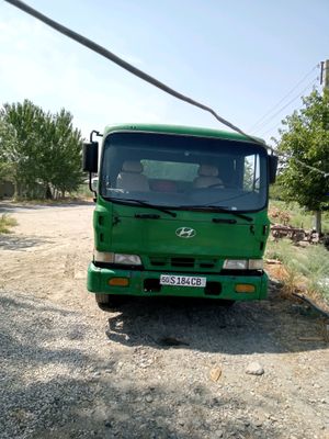 Mashina gruzovik yoz xolatda iwiyo