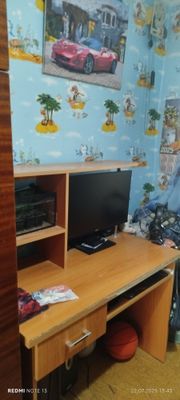 Продам компьютерный стол.