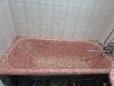 Продаётся чугунная ванна и раковина
