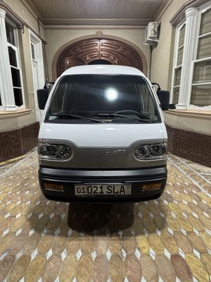 Damas sotiladi holati alo kraska top toza 4 ta yrngi balon taqilgan