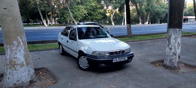 Daewoo Nexia 1998 год, сонс бензин.