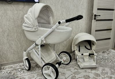 Детская прогулочная коляска