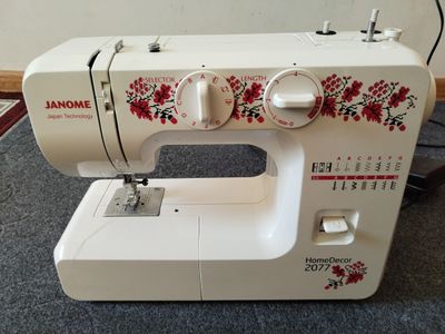 Janome chok moshina sotiladi