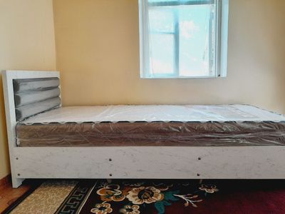 1. Янги 1 кишилик крават матрас билан 2. Сифатли крават, замонавий д