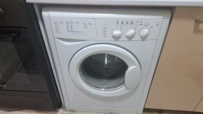 Стиральная машина indesit.