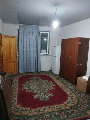 uy 1 xonali arendaga beriladi.