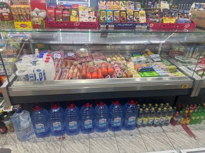 Vitrina holodilnik sotiladi srocna