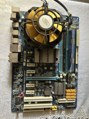 Материнская плата Gigabyte p45 DDR3. Работает но возможно. На запчасти