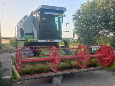 Claas Dominator 130