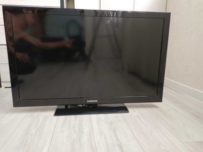 Продае́тся телевизор SAMSUNG 43 диагональ.