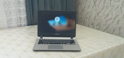 Asus Laptop sotiladi