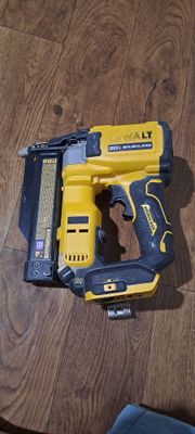 Dewalt DCN623. 23GA PIN NAILER satiladi. Jagday zor. MADE IN MEXICOi