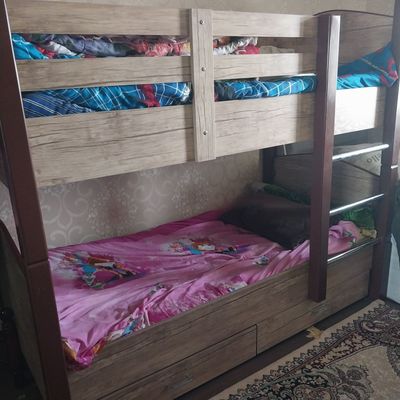 Ikki qavatlik divan sotiladi sifati yaxshi
