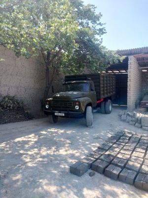 Zil 130 sotiladi