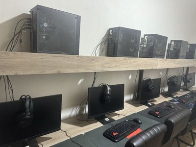 30 sht Kompyter satiladi. Stol Stulshik 4dana Ip camera qosip beriledi