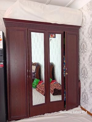Shkaf sotiladi laminant