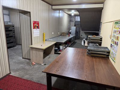 Пширик сехи ижарага берилади. 3.мкр бозорчани олдида 2.та 9талик печ