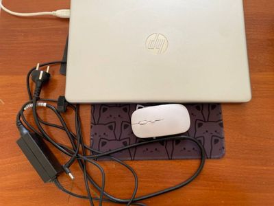 HP Laptop 15s в идеальном состоянии