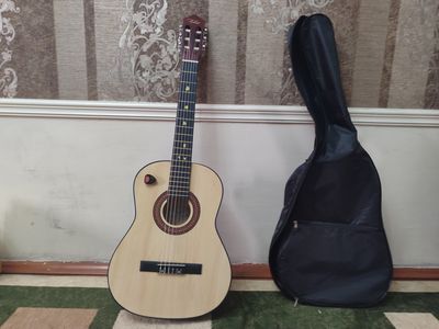 gitara sotiladi ishlatishga tayyor soz holatda