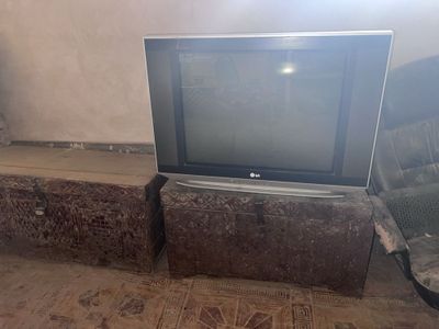Телевизор Lg в рабочем состоянии