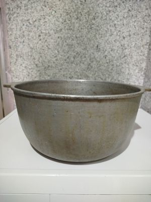 Казаны чугунные, утятница